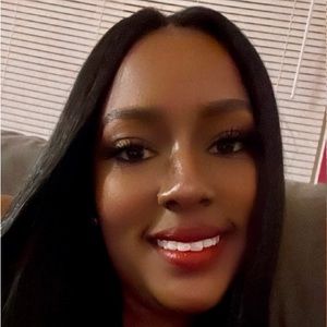 Meet your Posher, Kendra